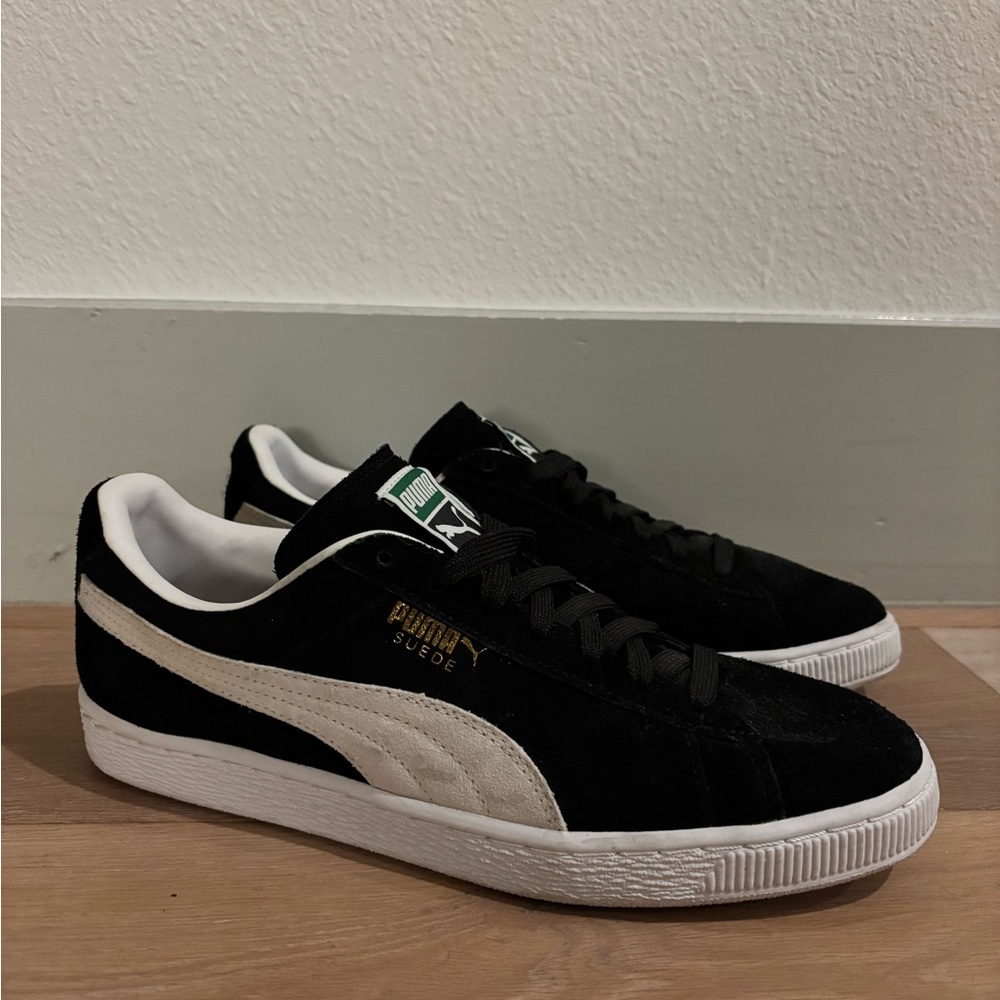 PUMA Suede Classic XXI Black and White Sneakers (Size US 8.5 Mens)